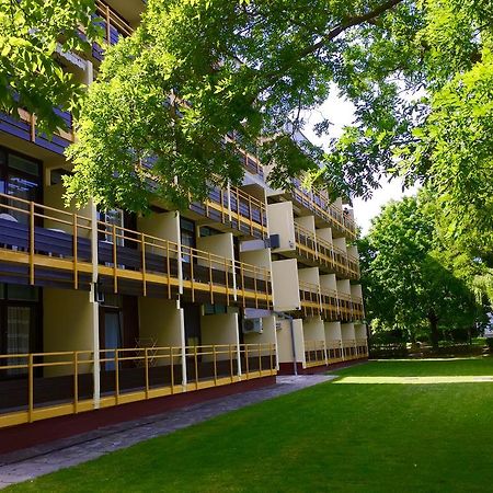 Kosztolanyi Apartmanhaz Balatonfured Bagian luar foto